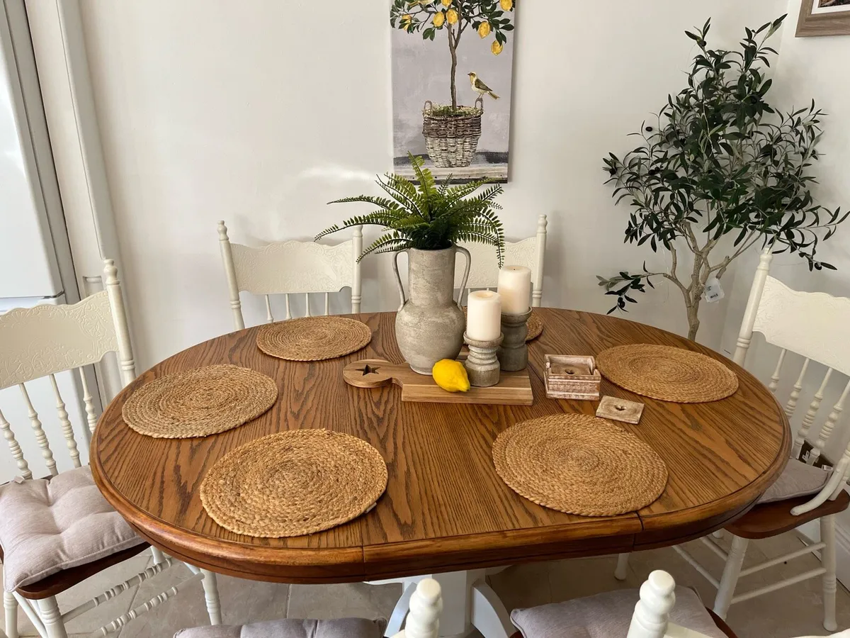 Extendable table and six chairs - Image 2