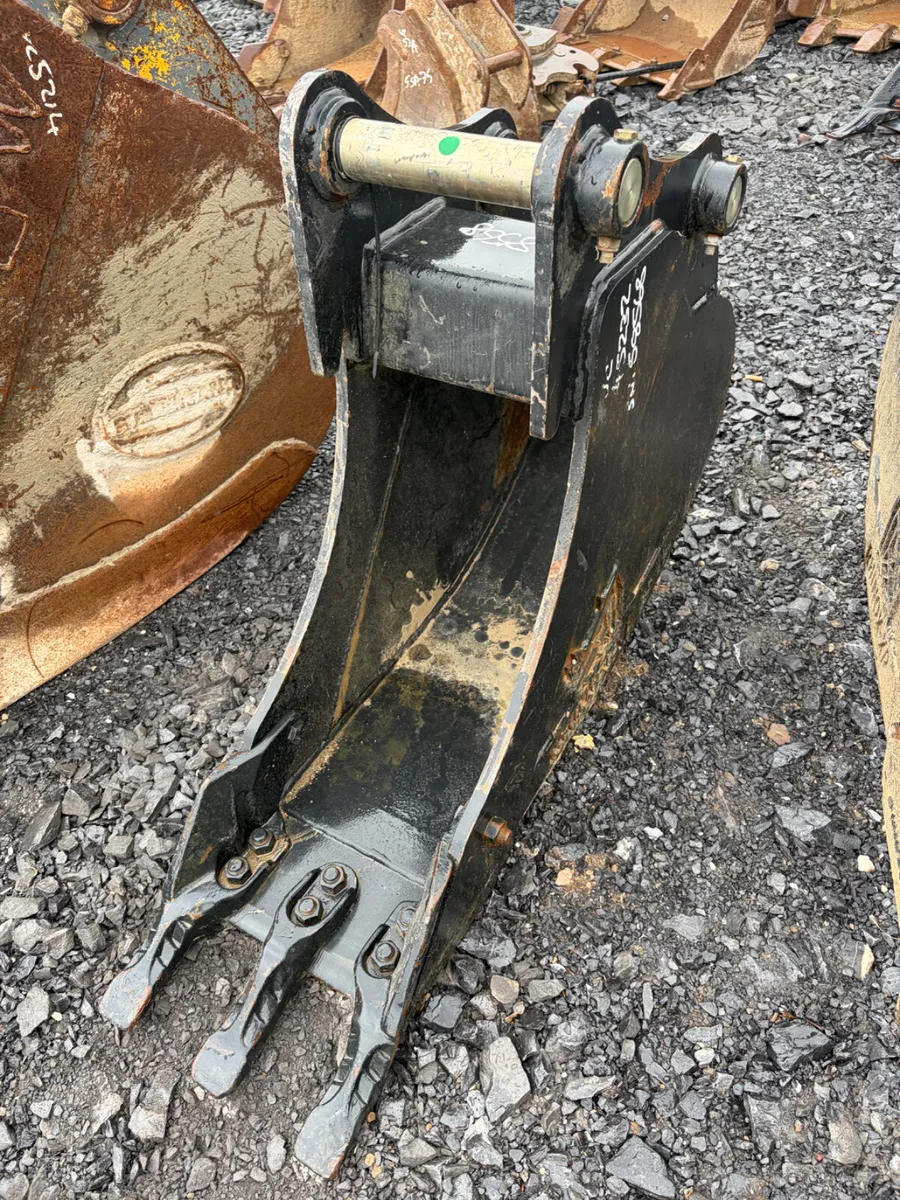 Unused 1ft 50mm pin digging buckets for sale - Image 2