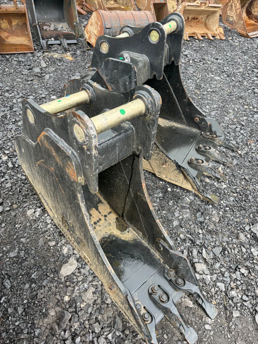 Unused 1ft 50mm pin digging buckets for sale - Image 1