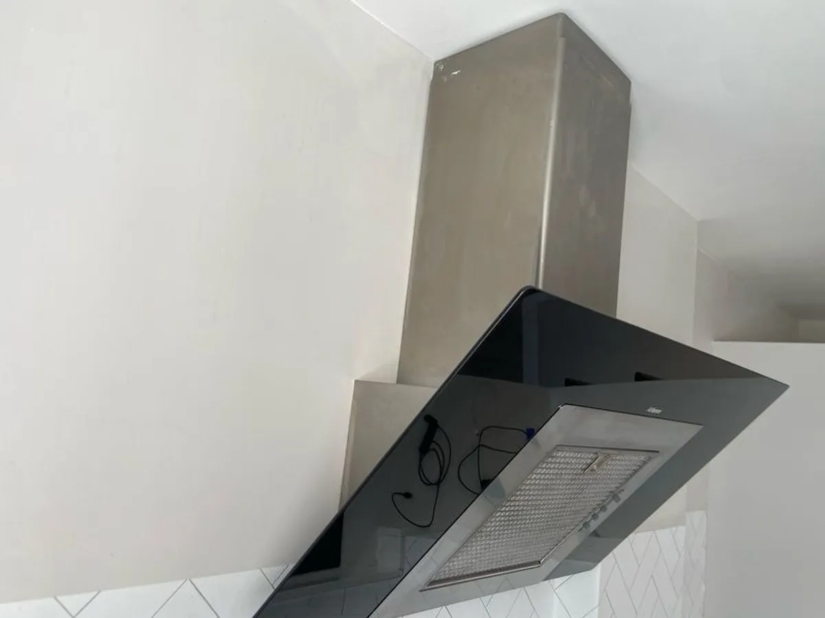 Airforce Angled Cooker Hood - Black Glass & Stainless Steel Extractor Fan - Image 2
