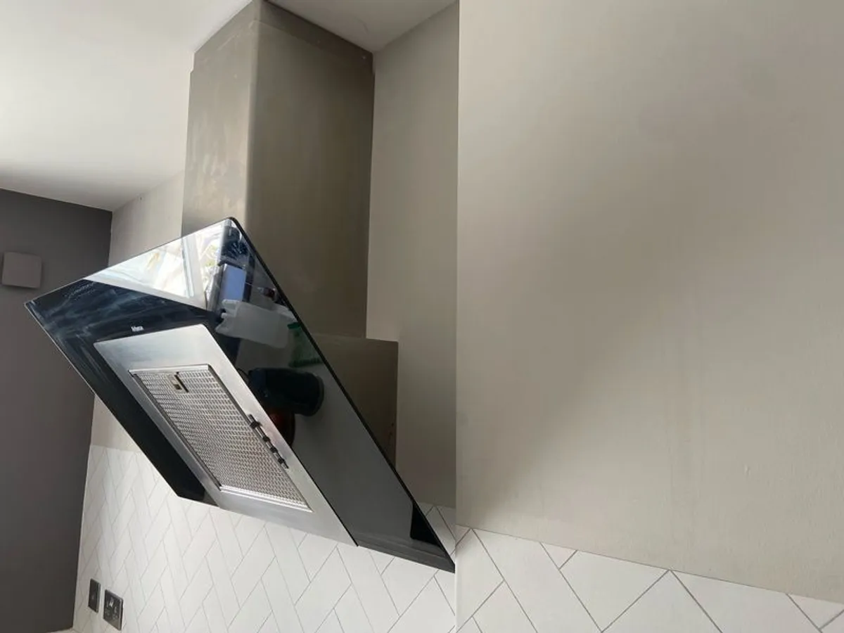 Airforce Angled Cooker Hood - Black Glass & Stainless Steel Extractor Fan - Image 3