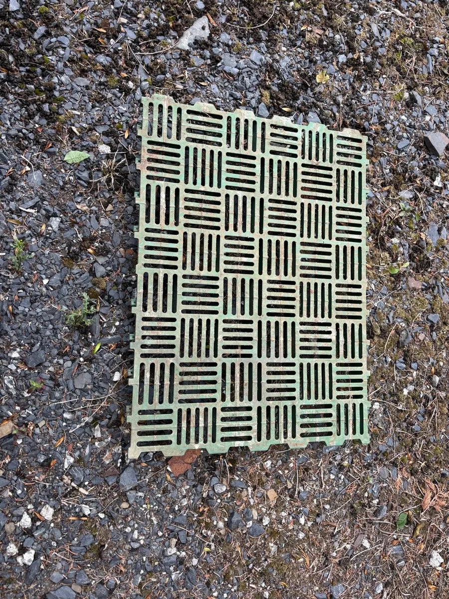 Plastic slats 800x600 - Image 1