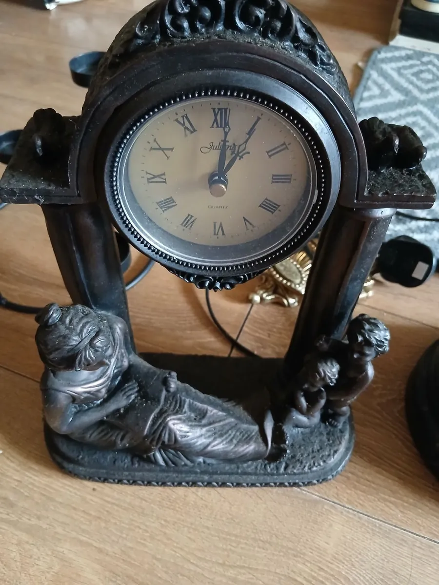 Vintage black Metal lamp & Vintage Julianan Qurt c - Image 1
