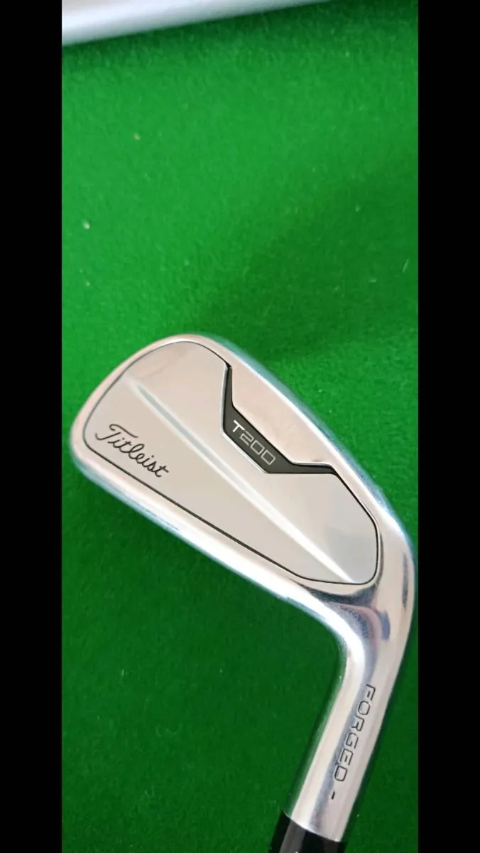 Titleist T200 4 iron - Image 1