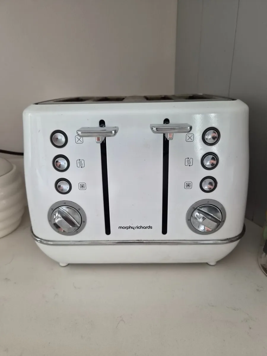 Morphy Richards White kettle & toaster - Image 1