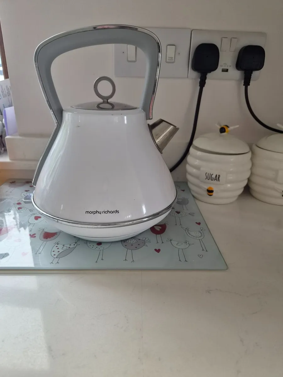 Morphy Richards White kettle & toaster - Image 3