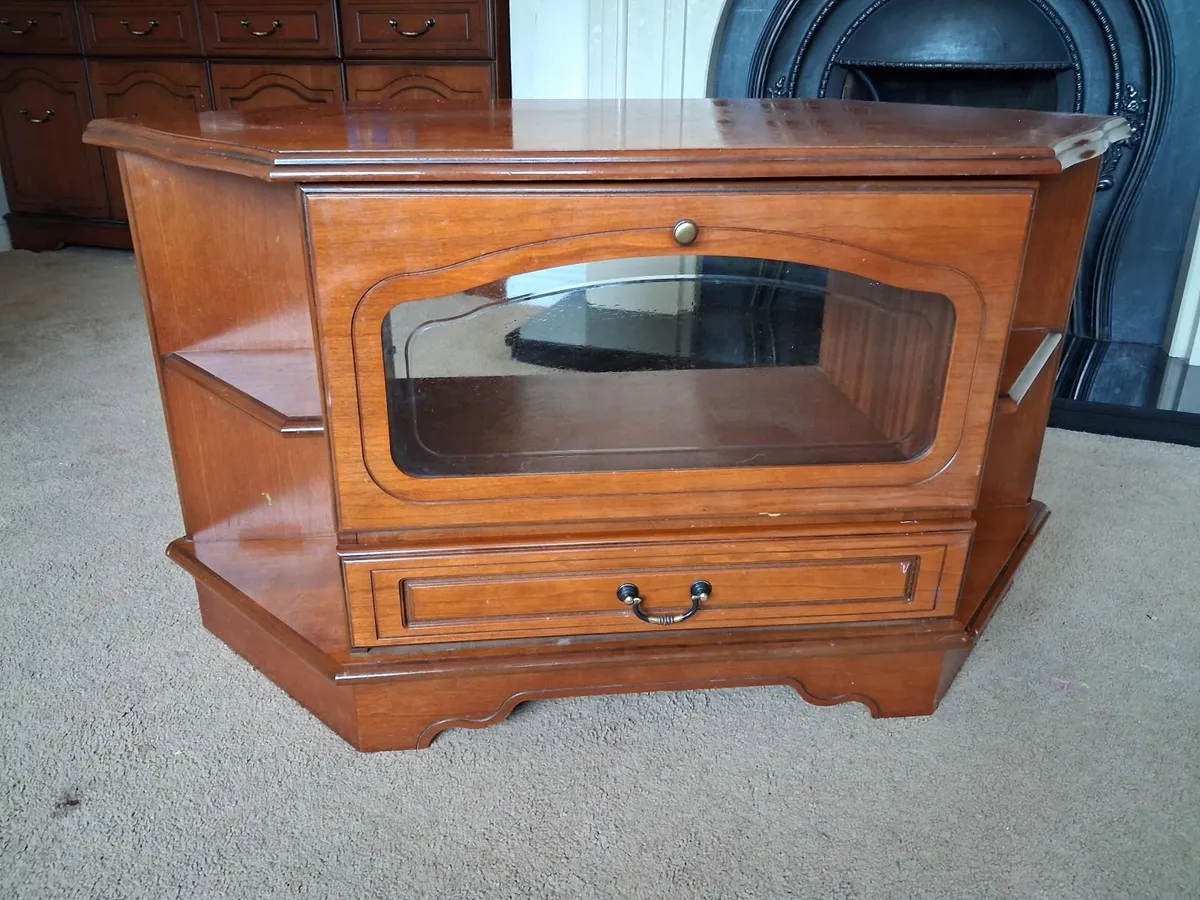 TV stand - Image 2