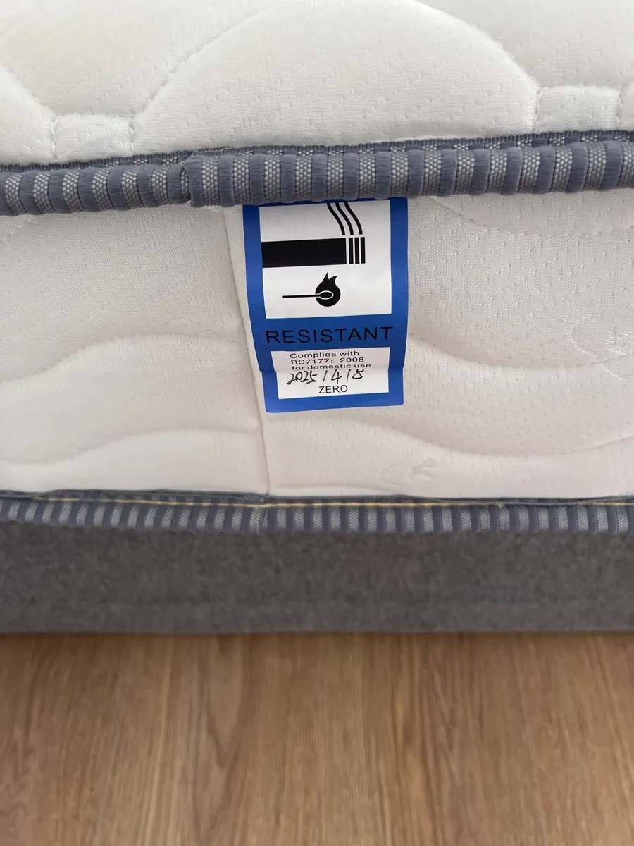 Single bed - Image 2
