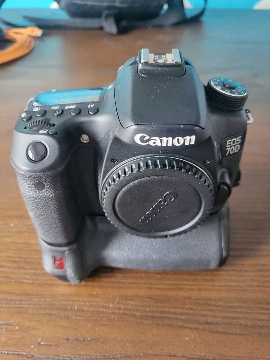 Canon EOS 70D Camera -Lenses and Accessories - Image 2