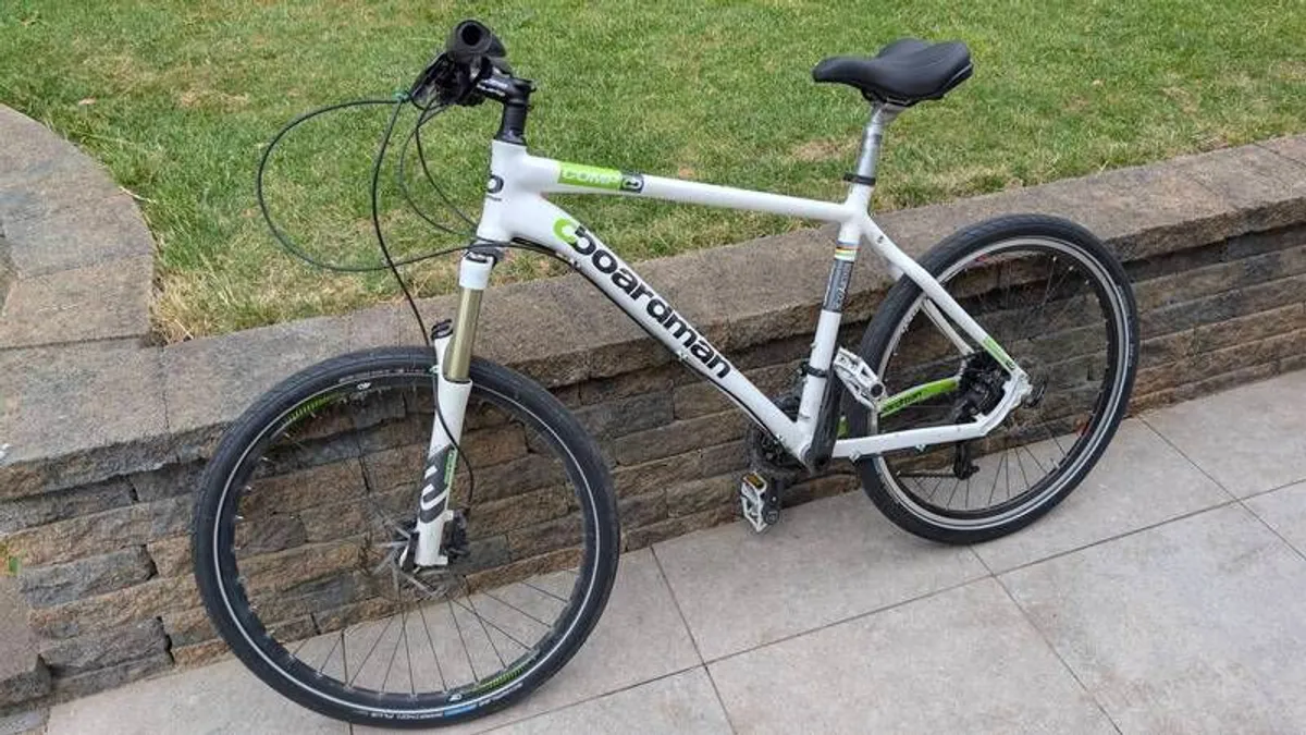 Boardman Comp Hybrid Bike - Image 1