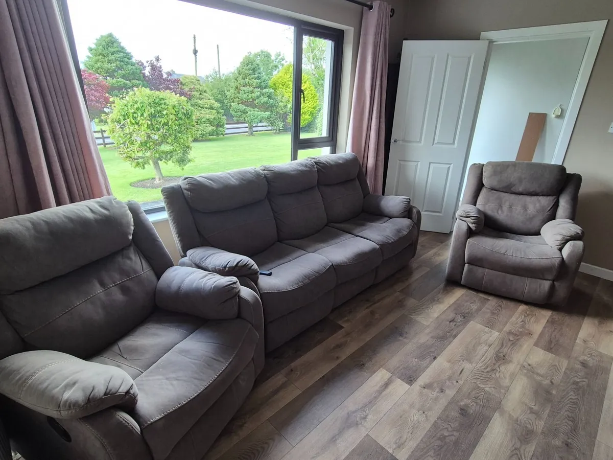 Sofa / Couch Set - Image 1