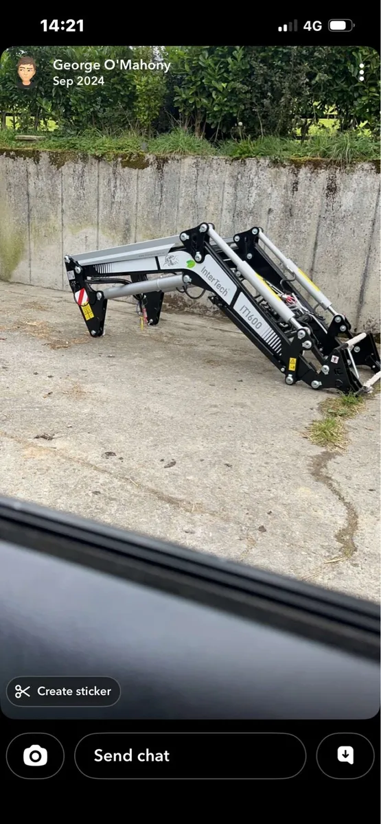 Front loader - Image 1