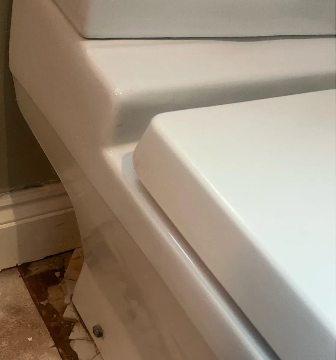 Toilet , sink & tap - Image 2