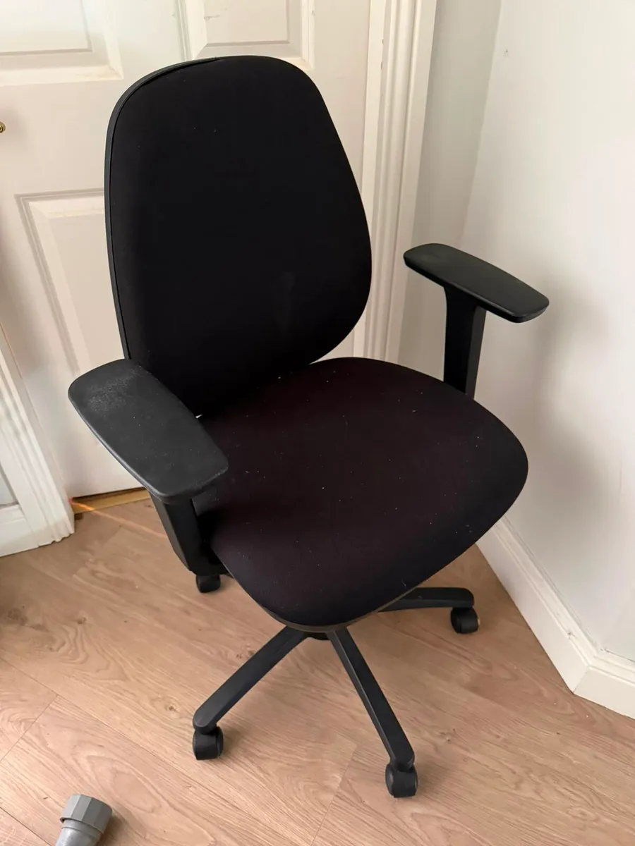 Lovely desk chair,need gone 25 - Image 1