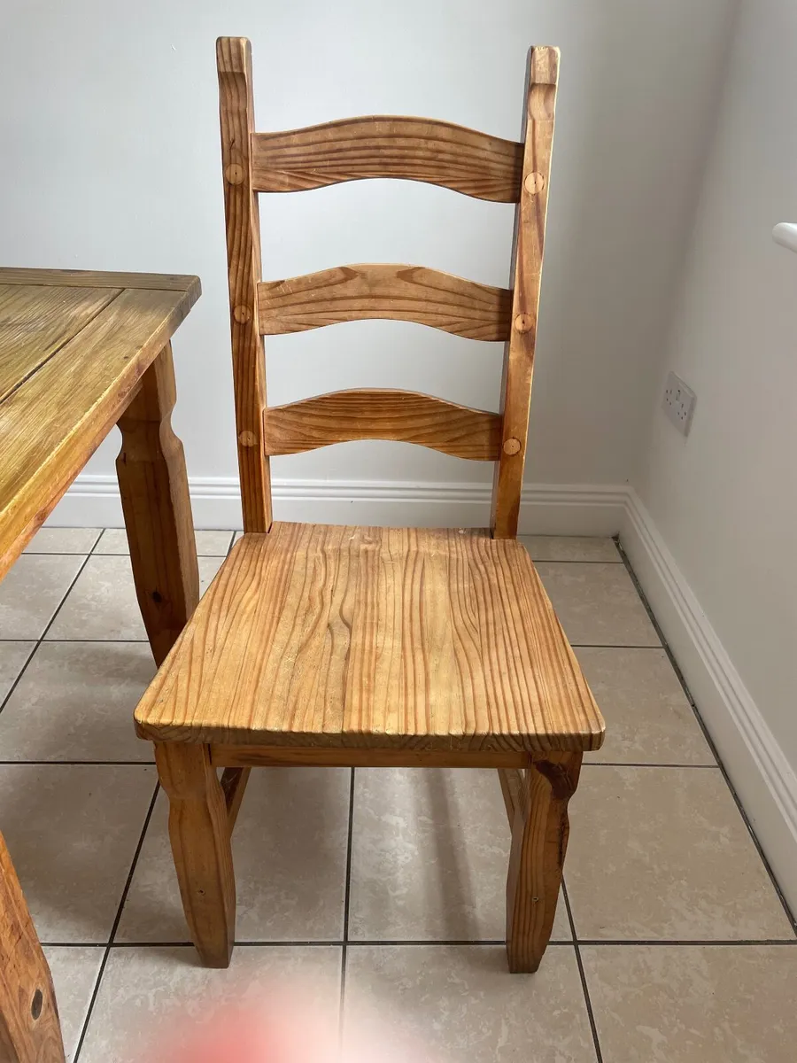 Table & chairs - Image 2
