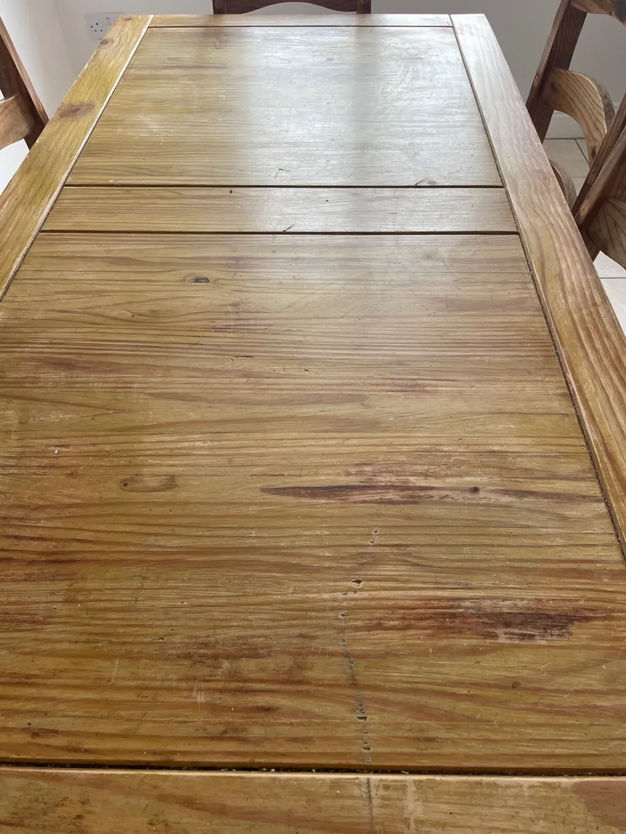 Table & chairs - Image 3
