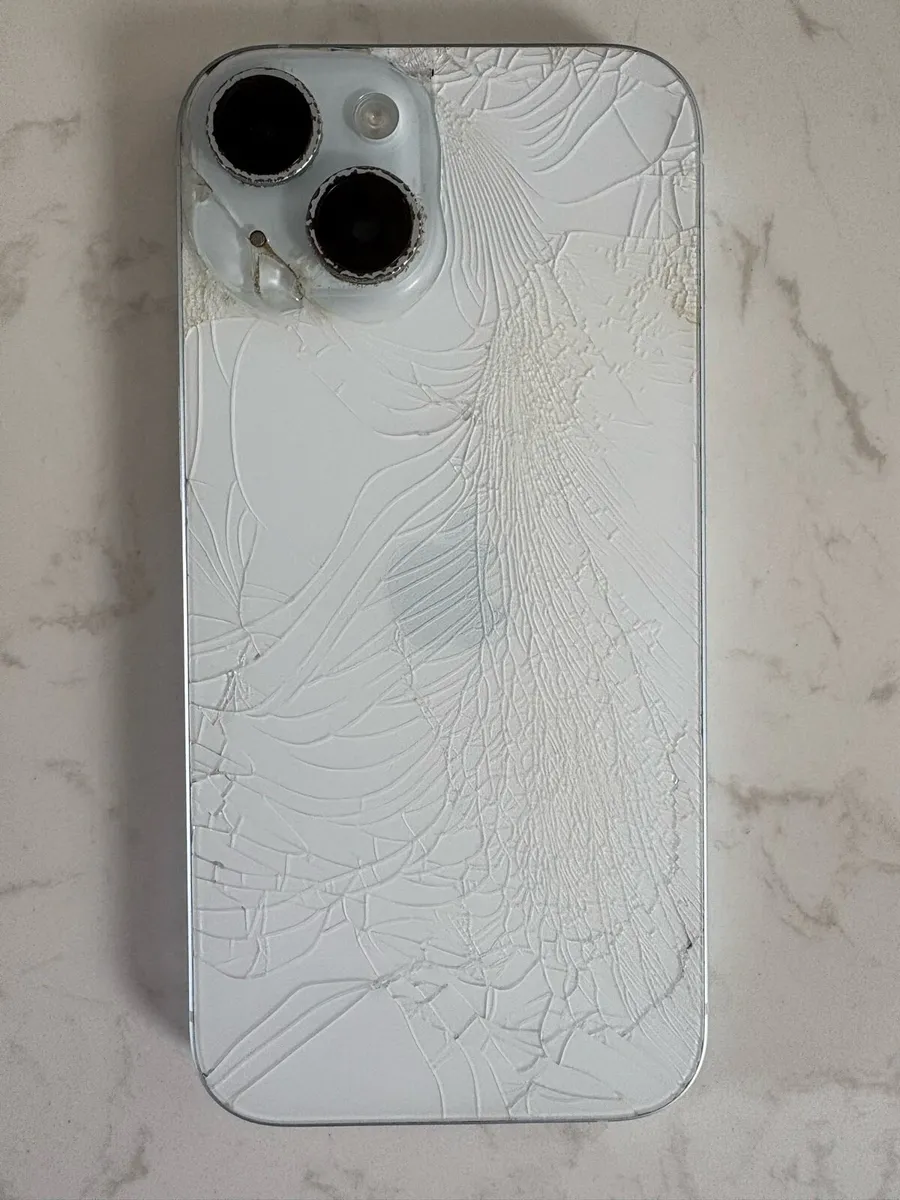 iPhone 15 - Image 2