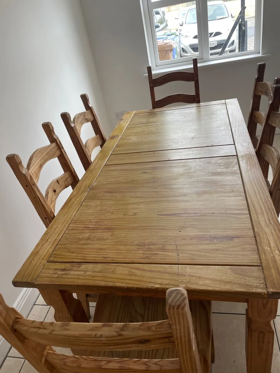 Table & chairs - Image 1