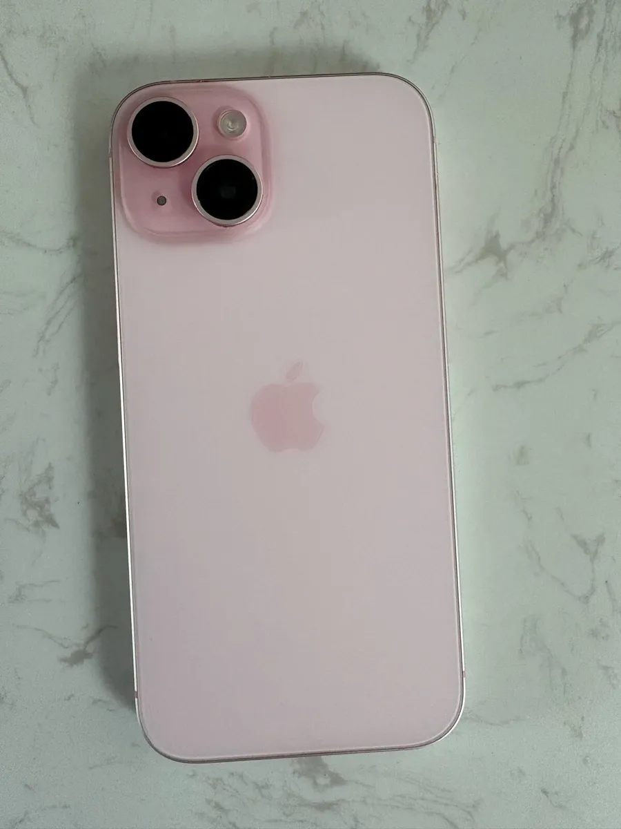 iPhone 15 - Image 3