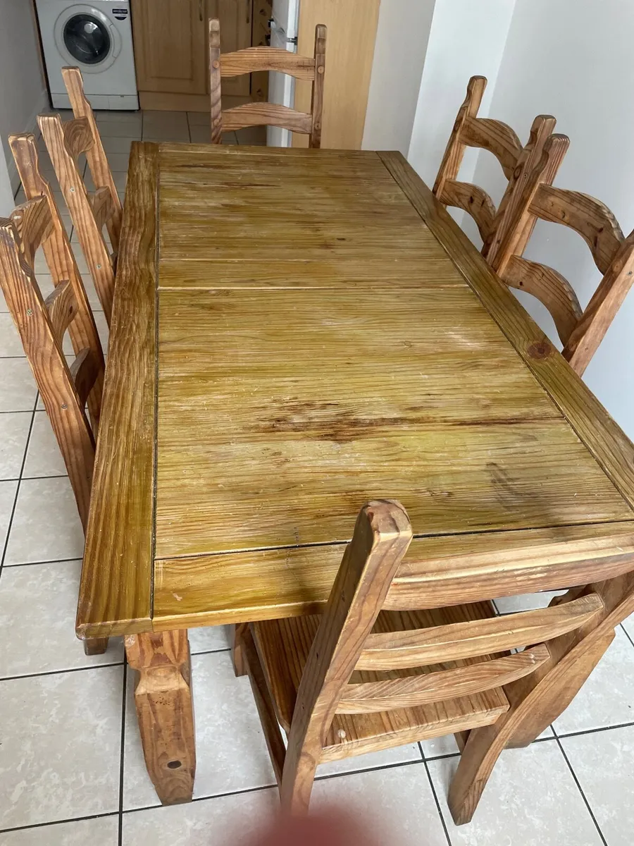 Table & chairs - Image 4