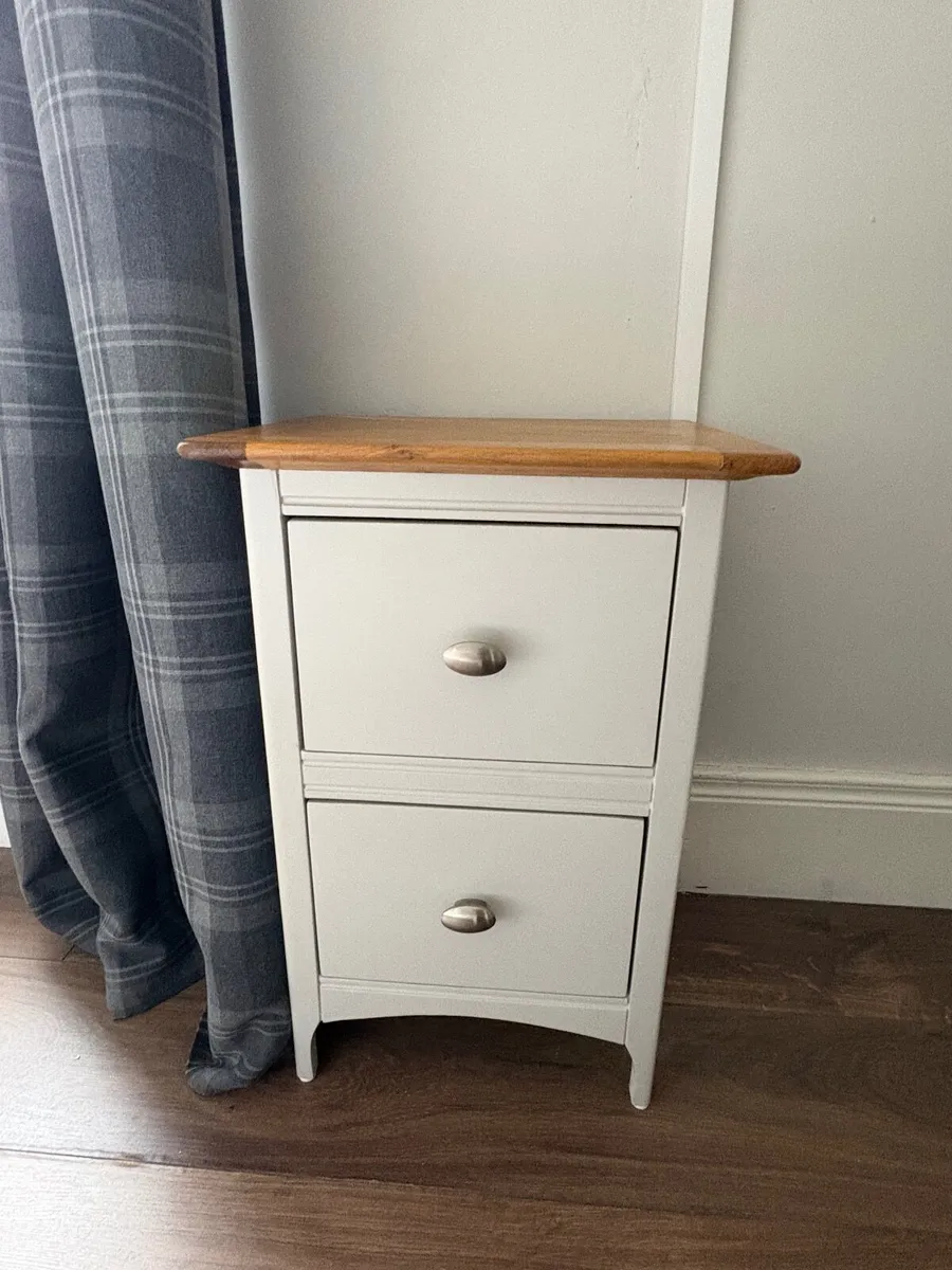 Chest of drawers and bedside cabinet - Image 1