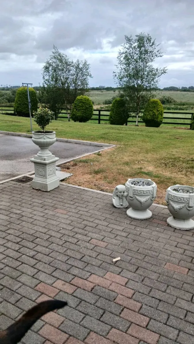 Concrete garden furniture / pots - Image 3