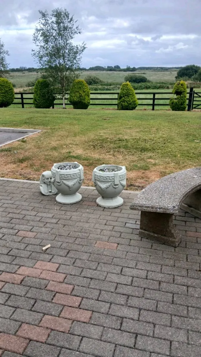 Concrete garden furniture / pots - Image 4