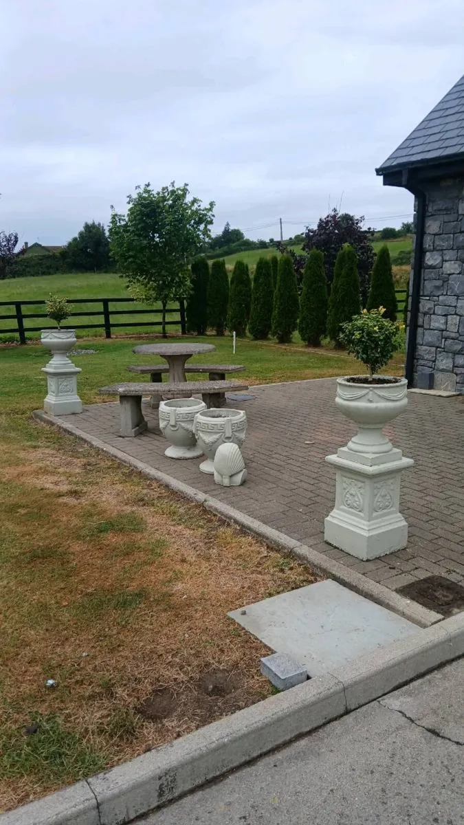 Concrete garden furniture / pots - Image 1