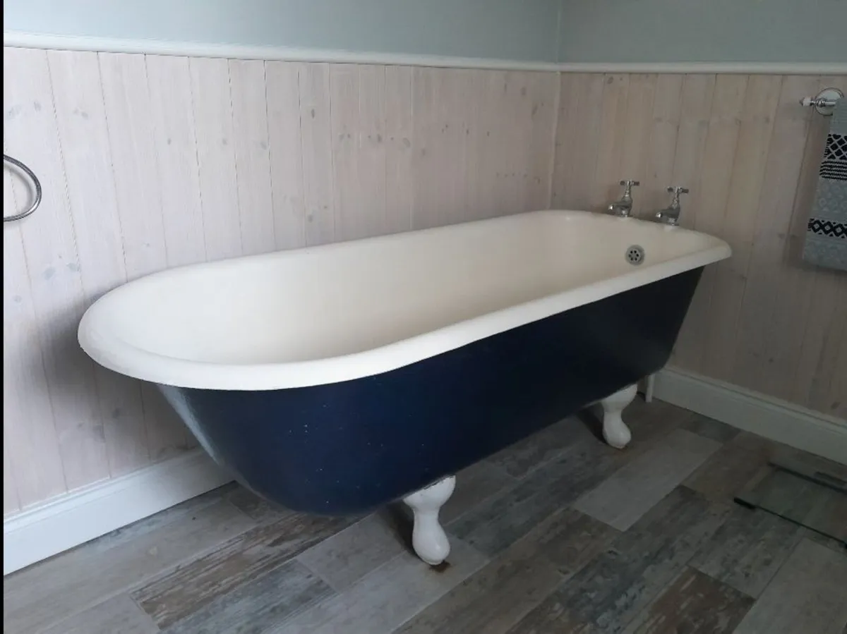 Free standing cast iron bath