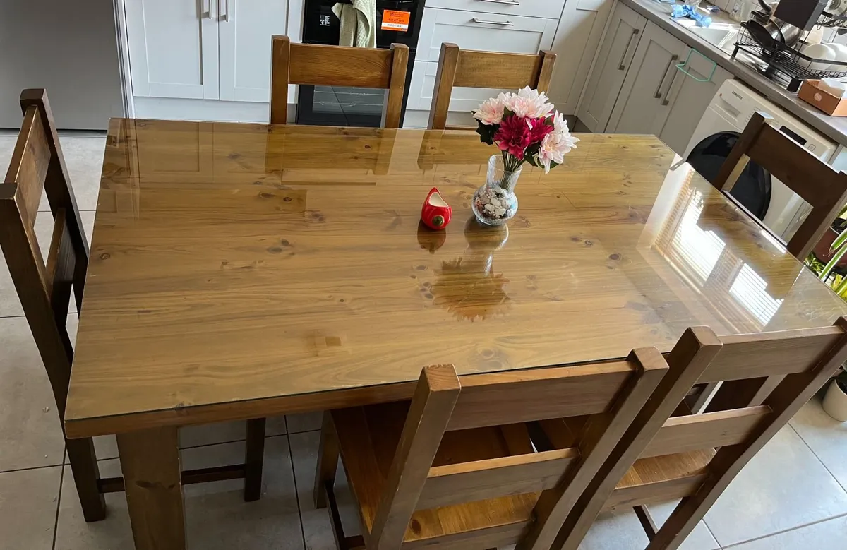 SOLID OAK DINING TABLE & 6 CHAIRS €400 - Image 3