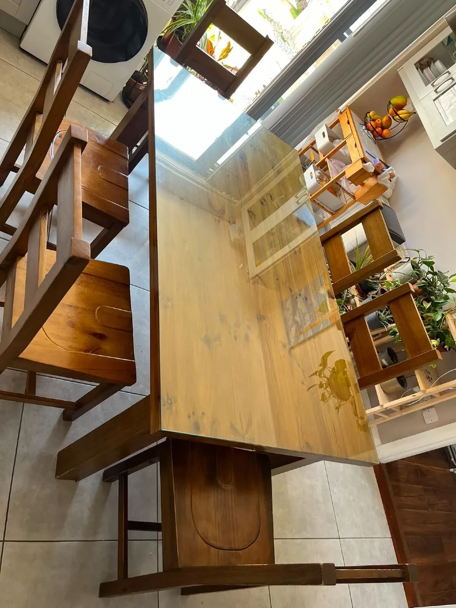 SOLID OAK DINING TABLE & 6 CHAIRS €400 - Image 2