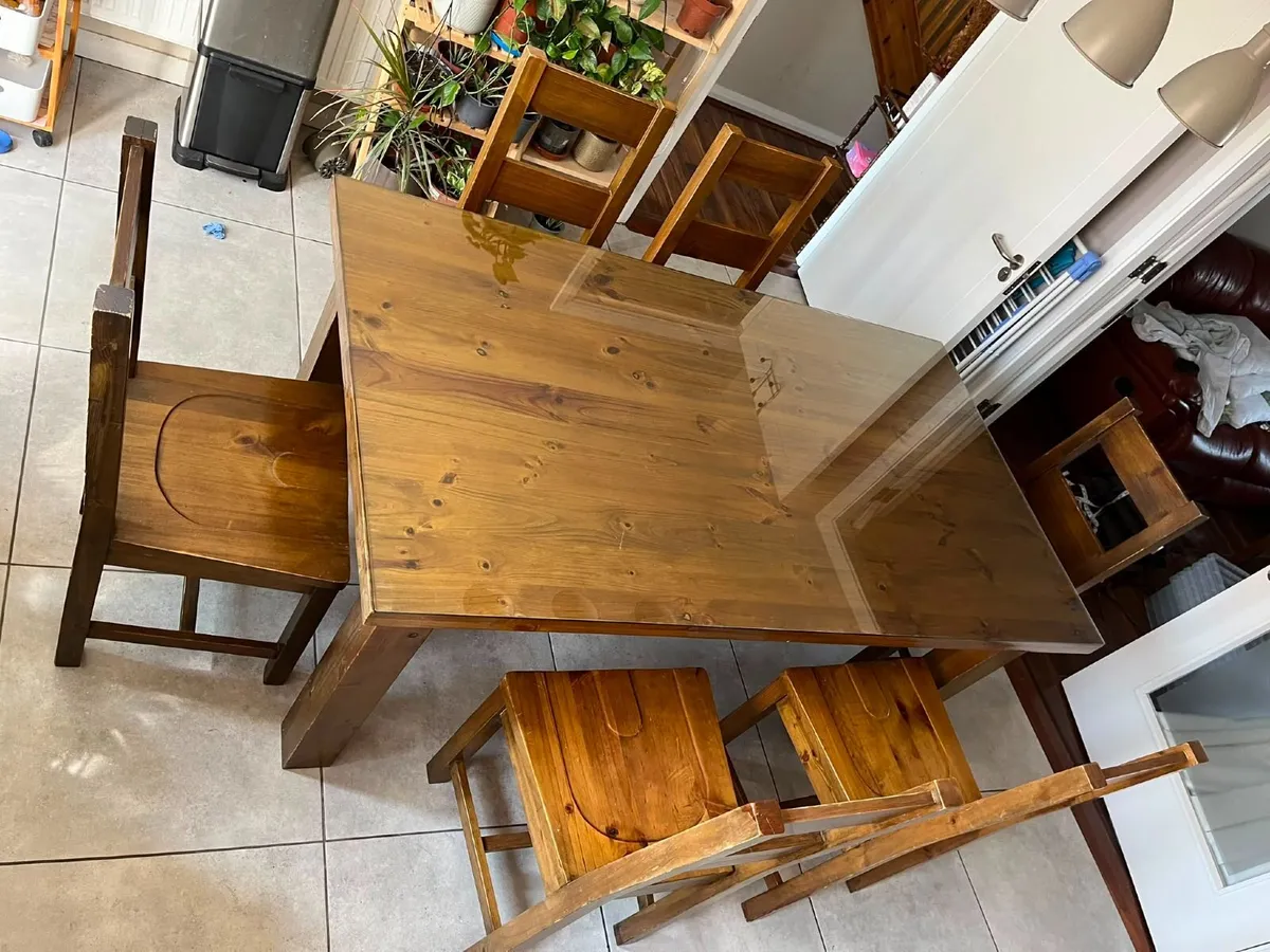 SOLID OAK DINING TABLE & 6 CHAIRS €400 - Image 4