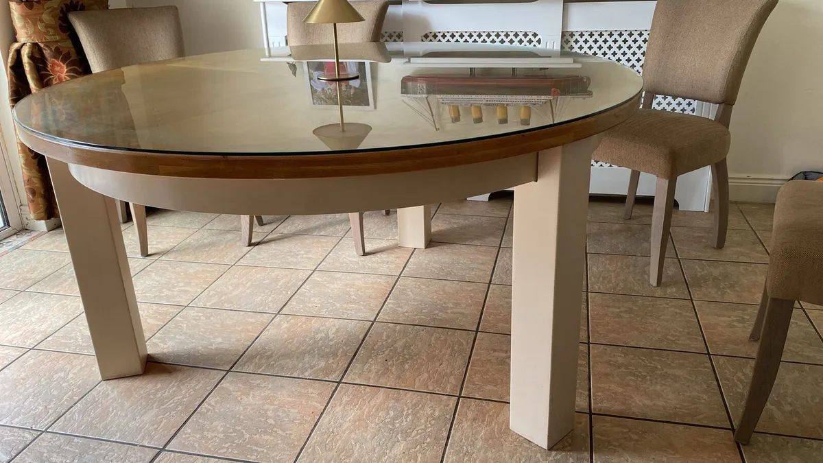 Round table kitchen dining table - Image 1