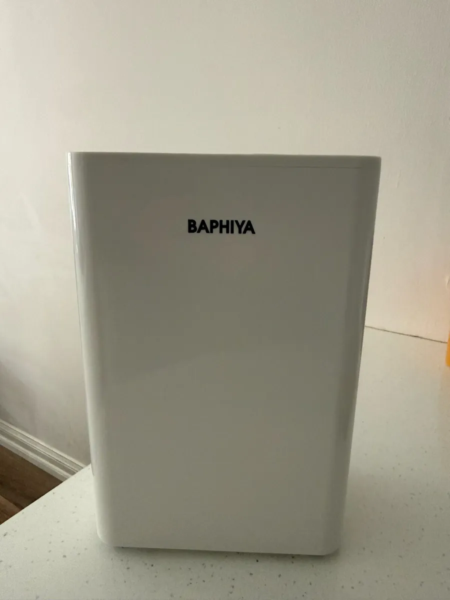 BAPHIYA Dehumidifier 2.5L - Excellent Condition - Image 1