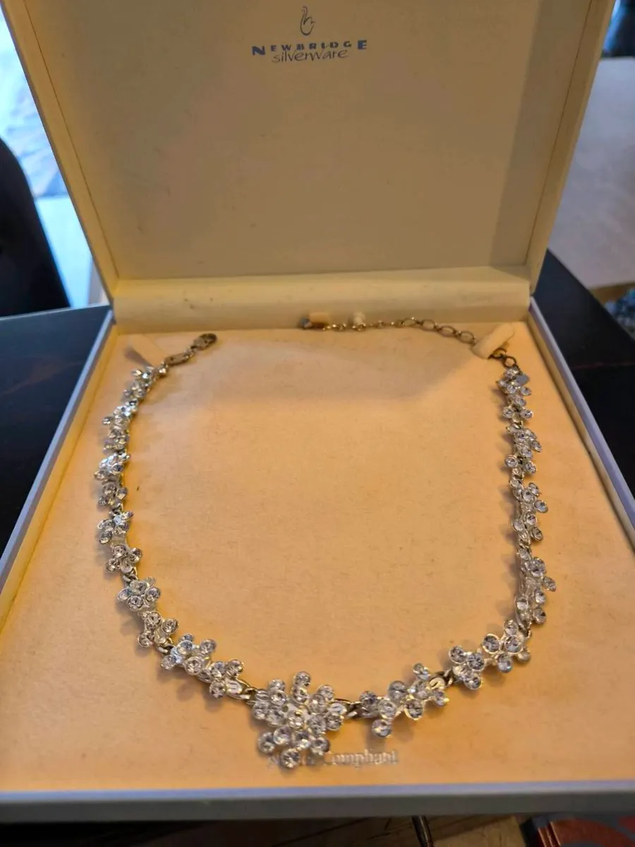 Dress jewelry - Image 1