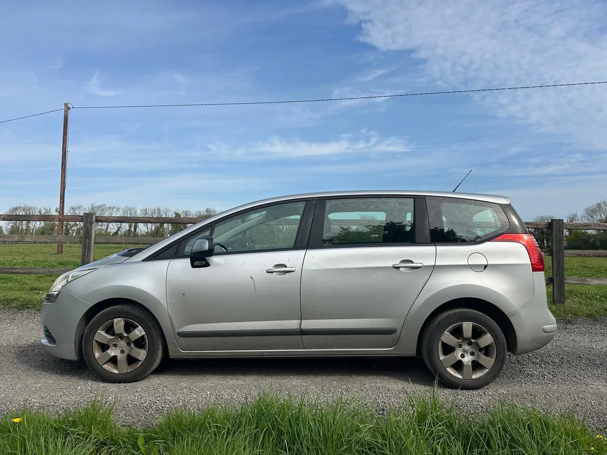 Peugeot 5008 2013 - Image 2
