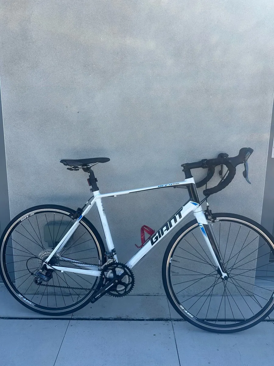Giant Defy 4 Allux Adult Road Bike - Image 2