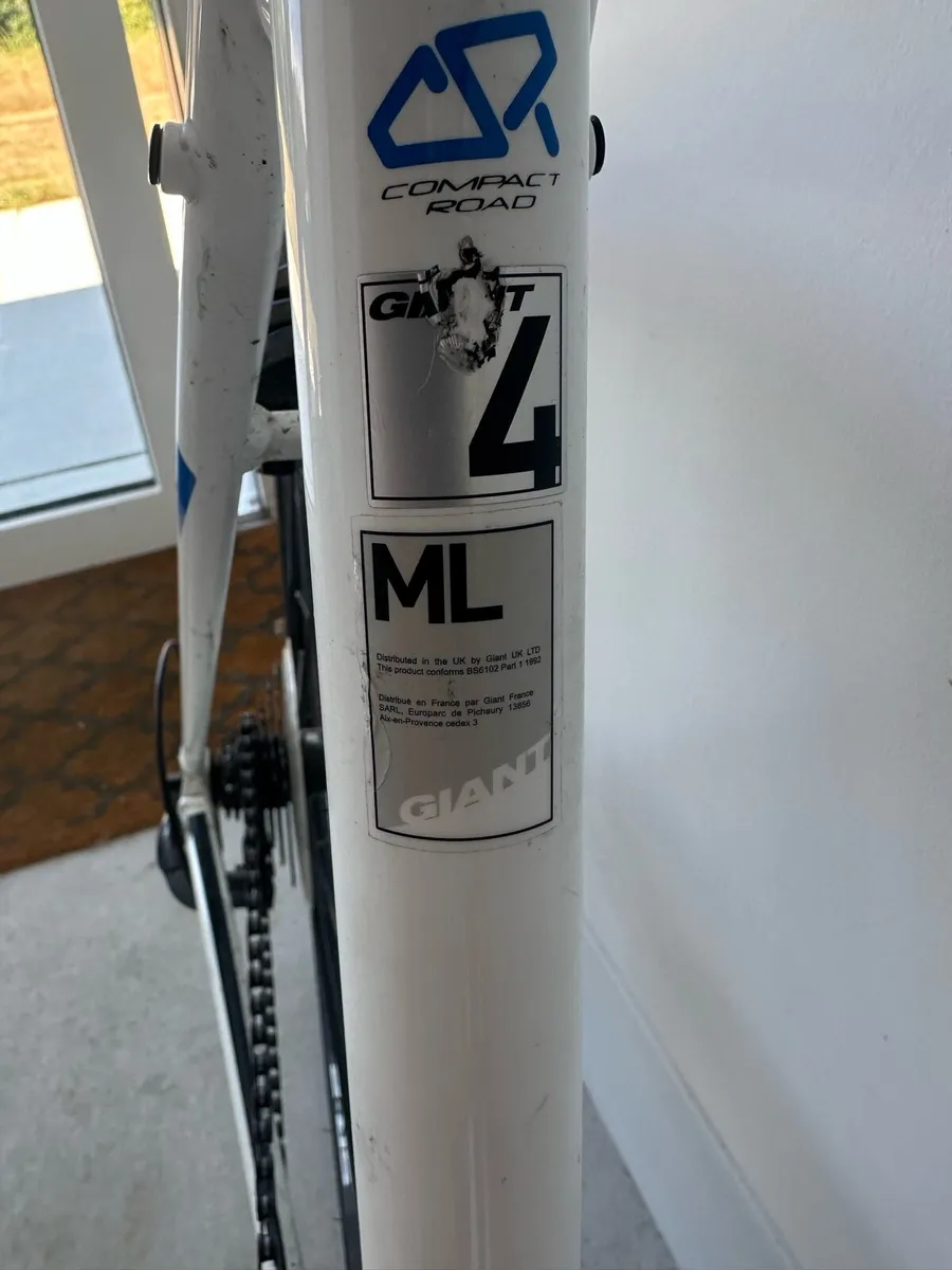 Giant Defy 4 Allux Adult Road Bike - Image 3