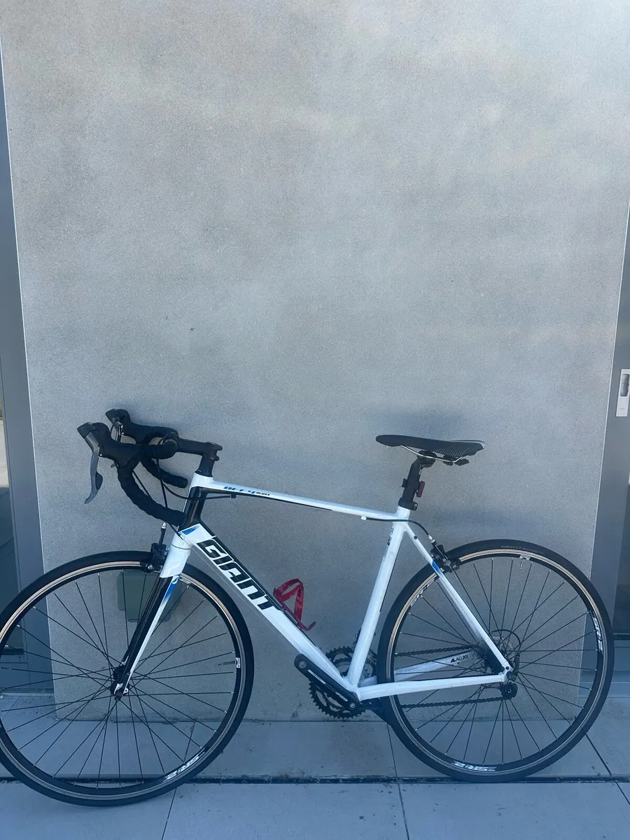 Giant Defy 4 Adult Road Bike - Image 4