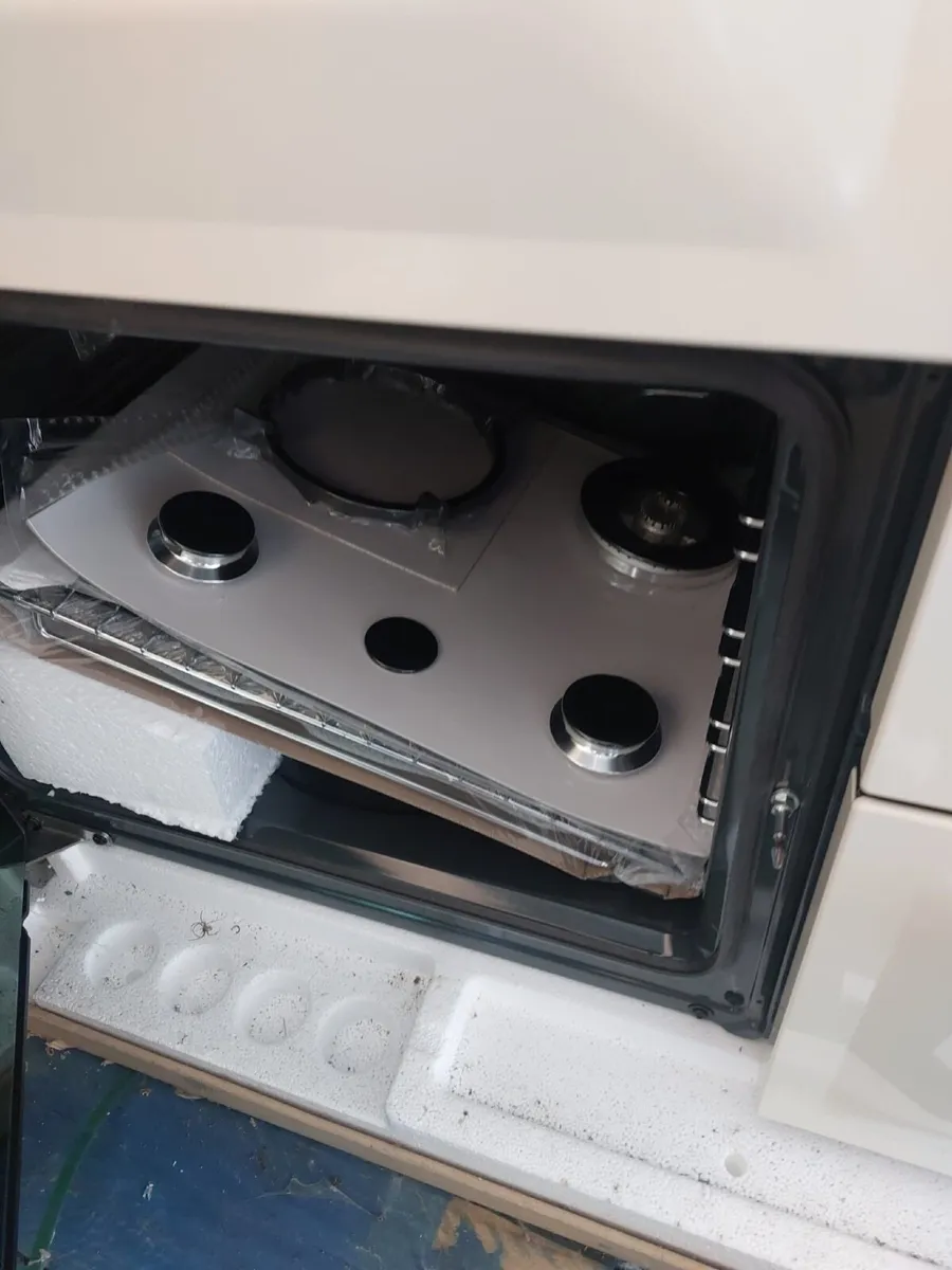 Smeg oven & extractor fan - Image 3