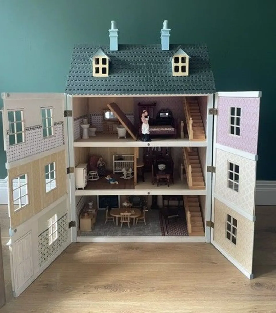 Painted Georgian Doll's House - Image 2