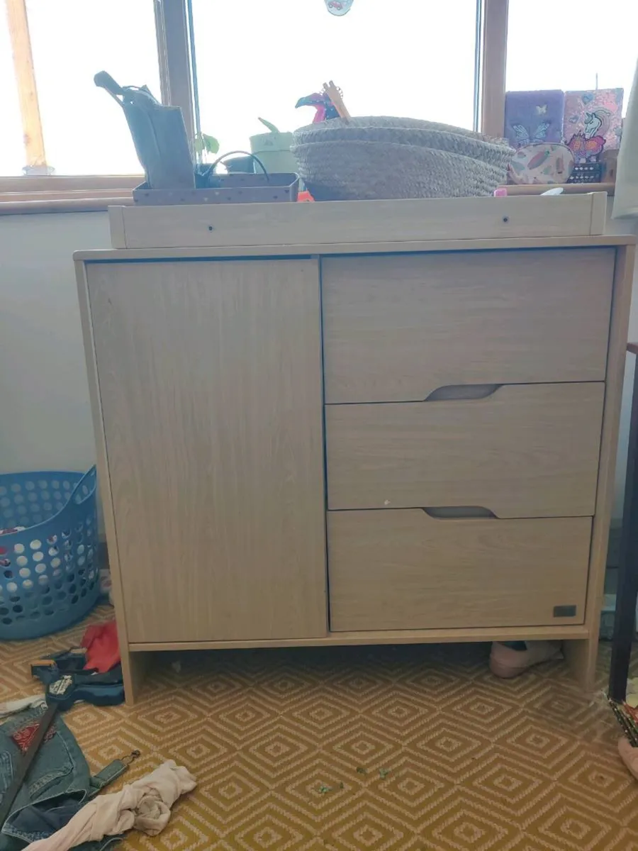 Baby changing unit
