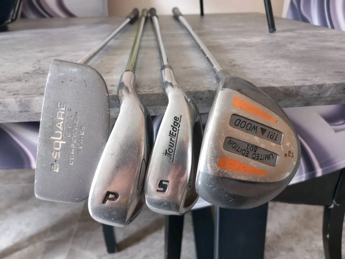 Junior golf bag with stand. - Image 4