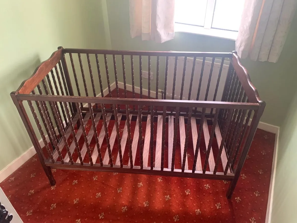 Beautiful antique crib - Image 1