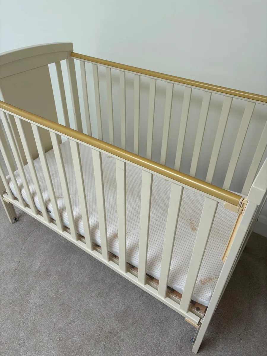 Baby Elegance Cot and Mattress - Image 3