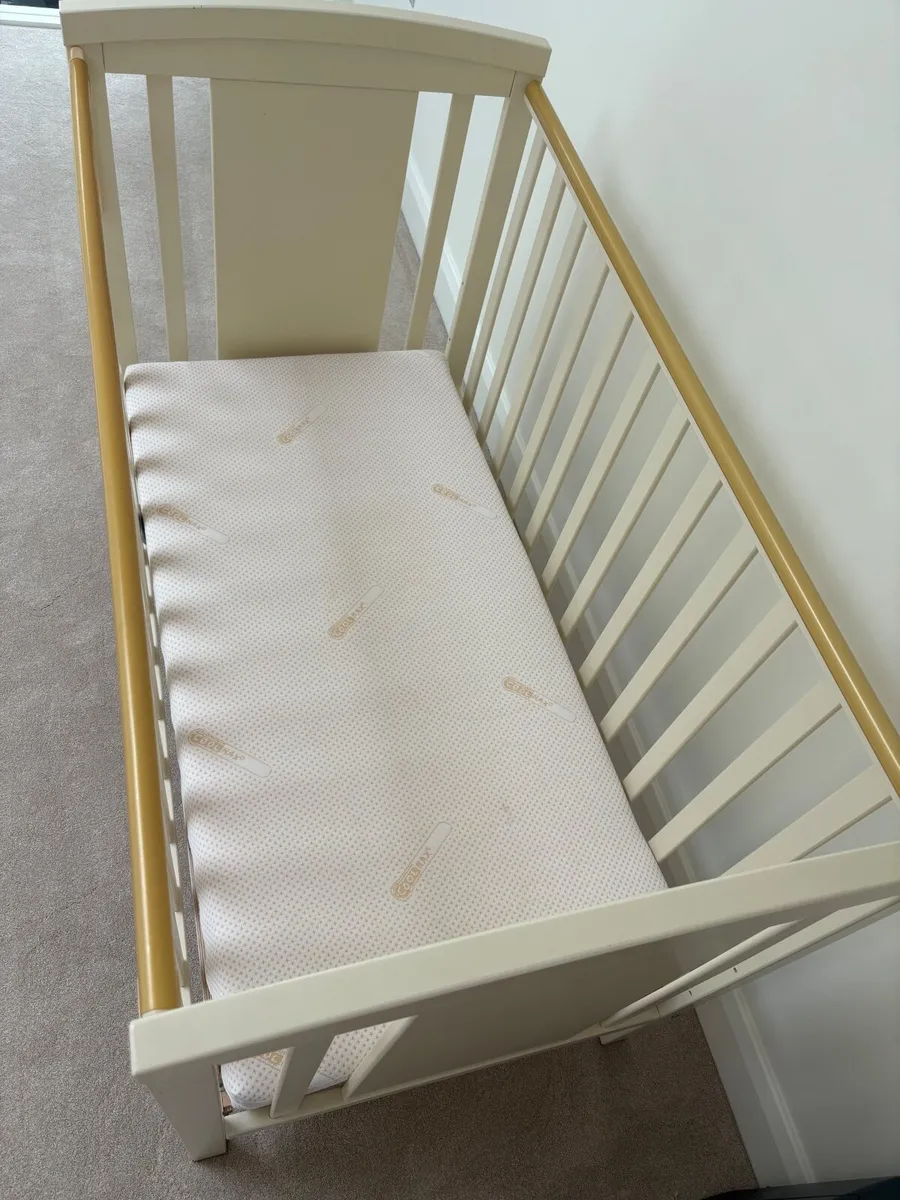 Baby Elegance Cot and Mattress - Image 4