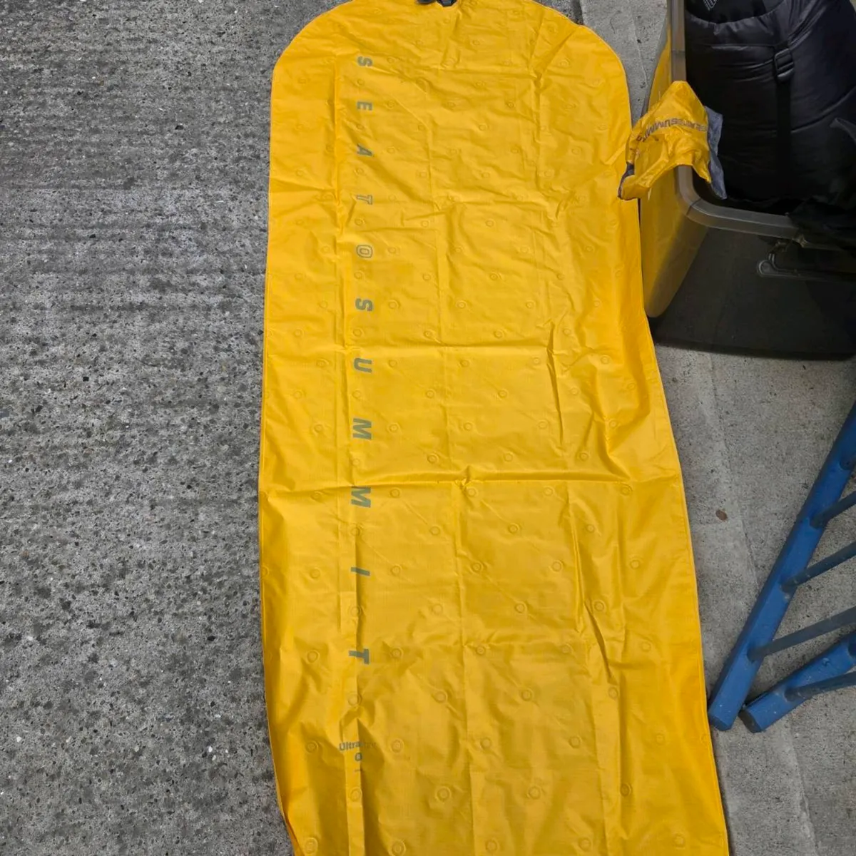 Camping Bundle – Tent, sleeping bag, mattress &pum - Image 2