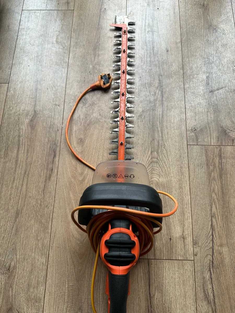 Black and Decker hedge trimmer - Image 1