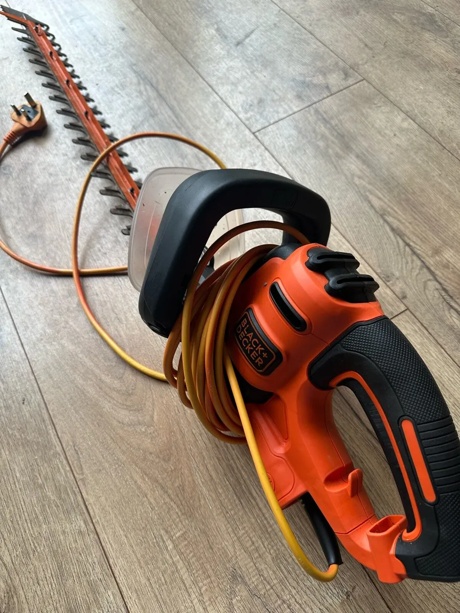 Black and Decker hedge trimmer - Image 2