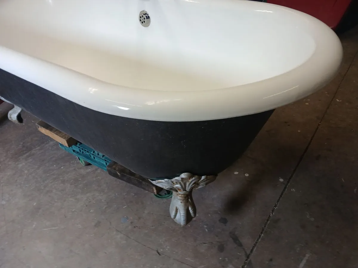 Cast iron bath & taps - Image 2